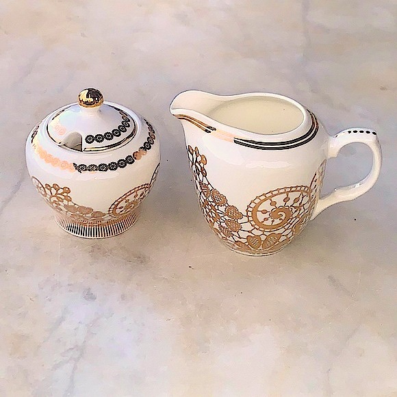 GRACE’S TEAWARE CREAMER & SUGAR BOWL SET WHITE METALLIC GOLD LACE BERRY NEW - Picture 4 of 10
